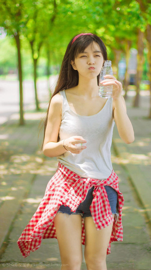 KAIYUNAPP-雪太大，塞内加尔球员脚底打滑完成“冰上倒钩”，塞内加尔摔跤