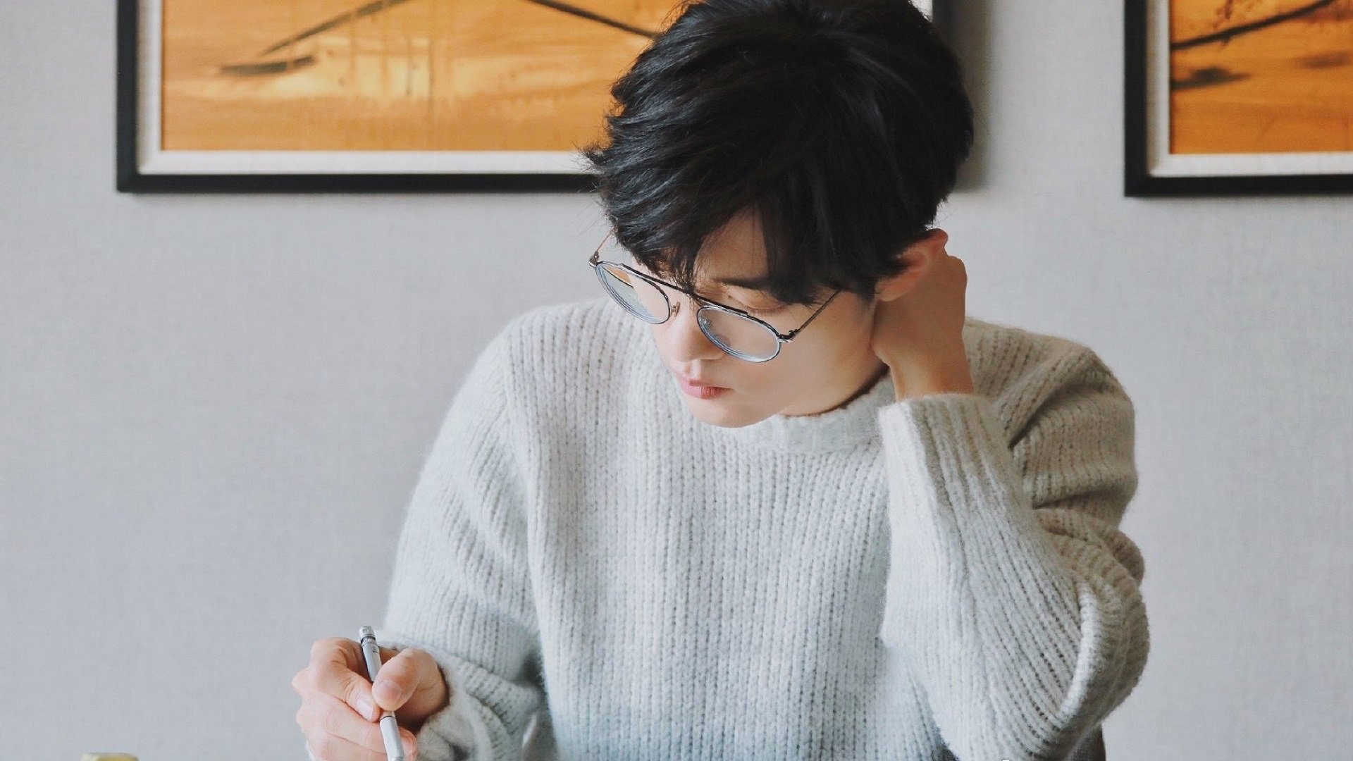 中国足球职业俱乐部转会市场活动频繁，中国足球转会规定