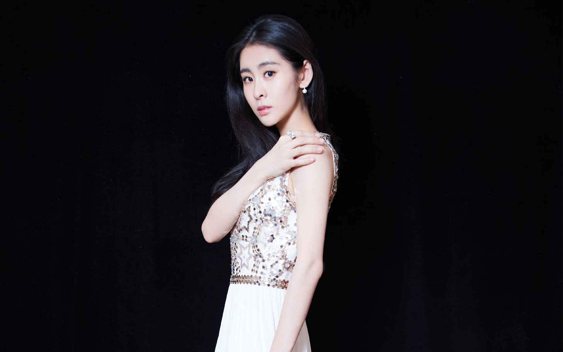 阿联酋篮球队在西亚锦标赛中夺冠,提升国际排名