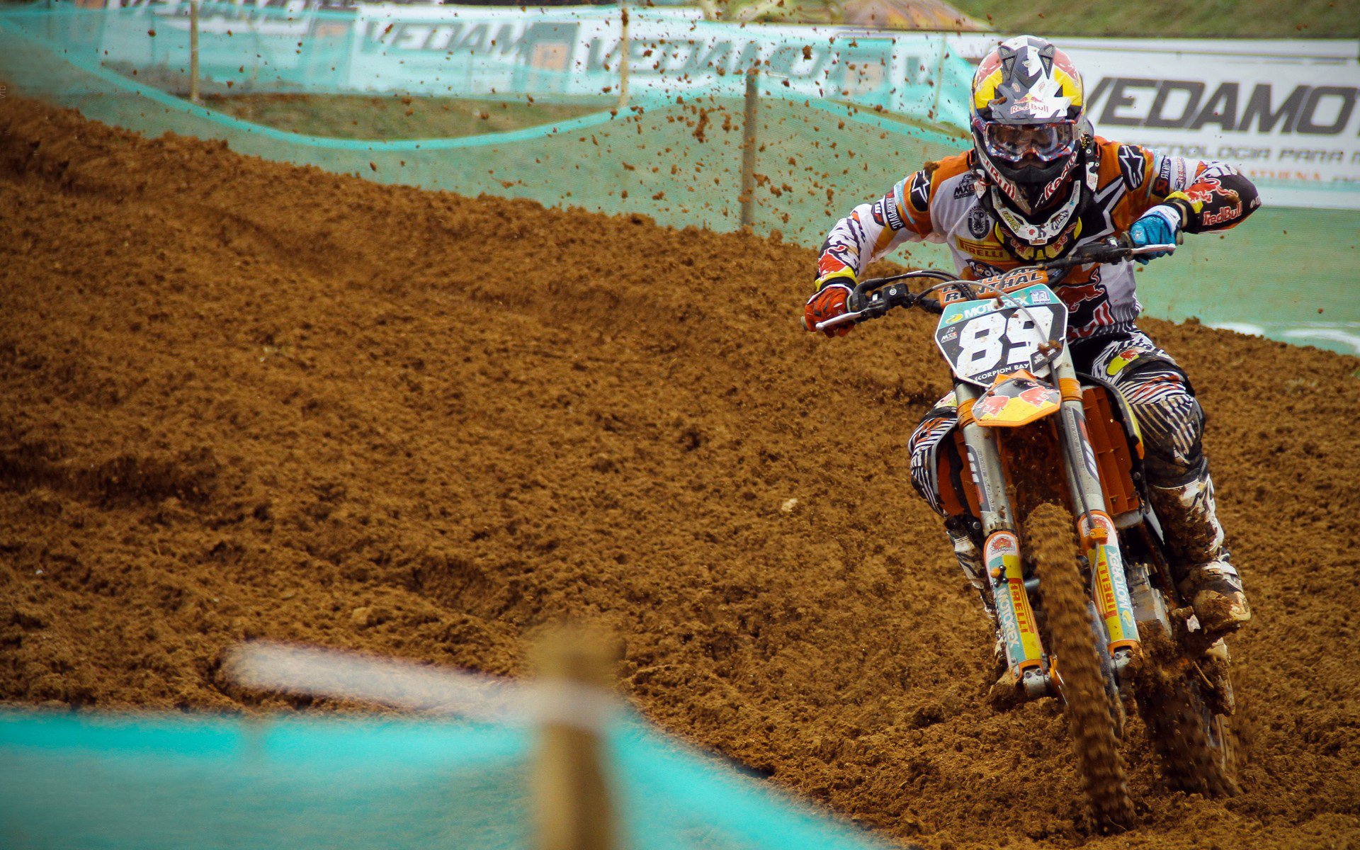 “滑轮赛：新兴选手以惊艳表现打破传统束缚”