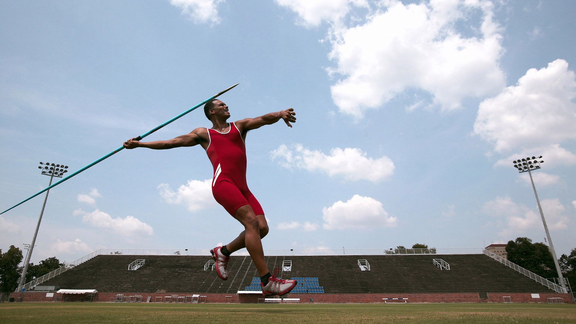 开云体育连接-“电动冲浪：水上运动新宠，东三叉湖赛场精彩纷呈”